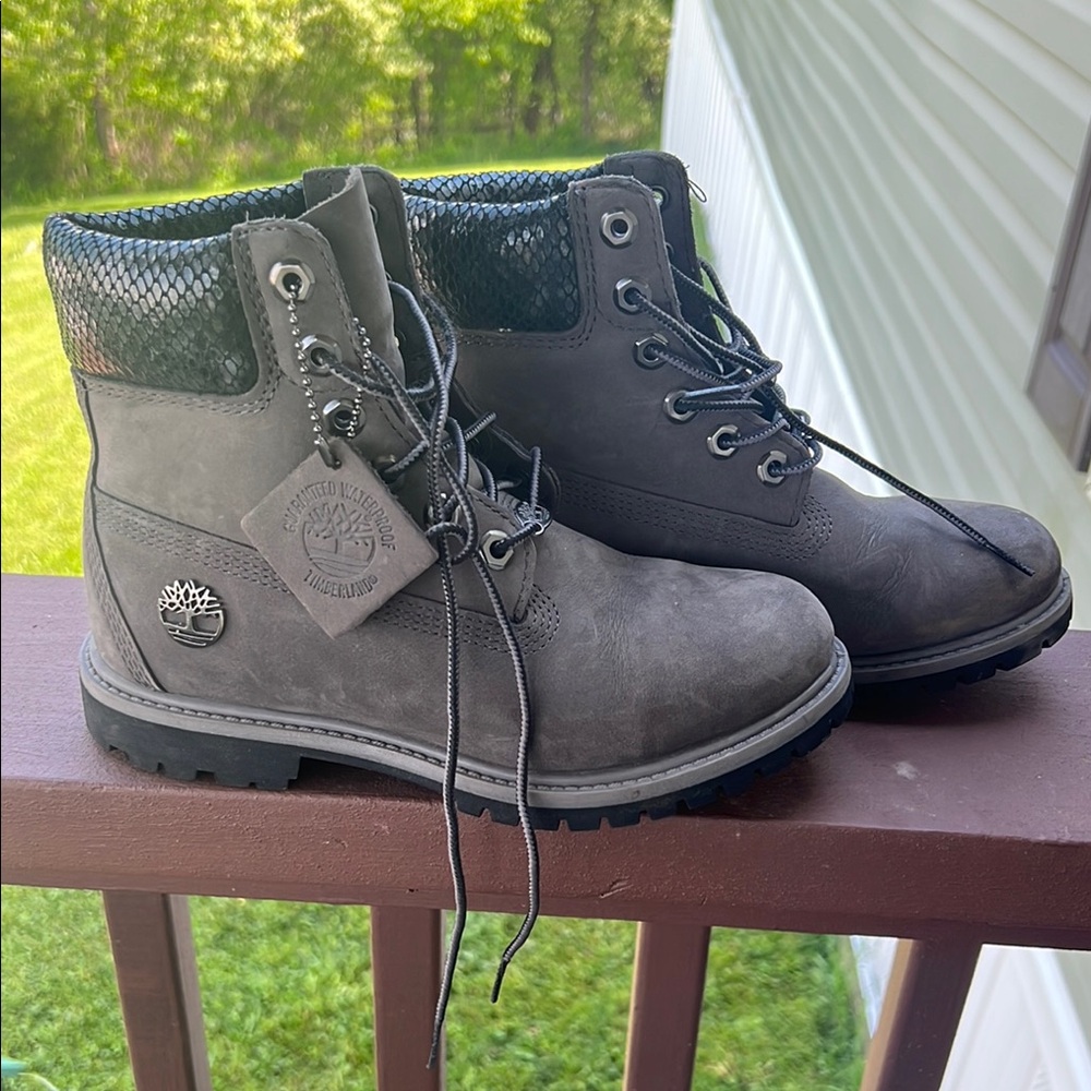 Timberland Premium Snakeskin Pattern Nubuck Boots size 6.5